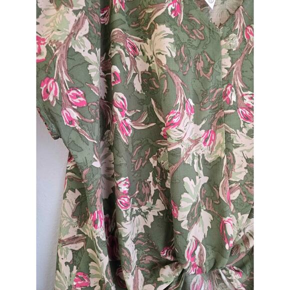 STUDIO B by Bobeau Floral Twist-Front Blouse - Picture 2 of 4